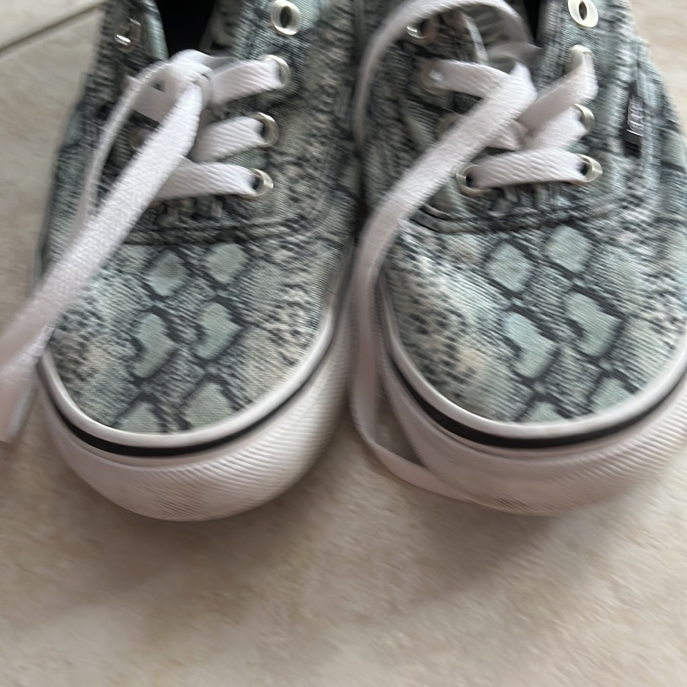 Vans - Picture 8 of 8